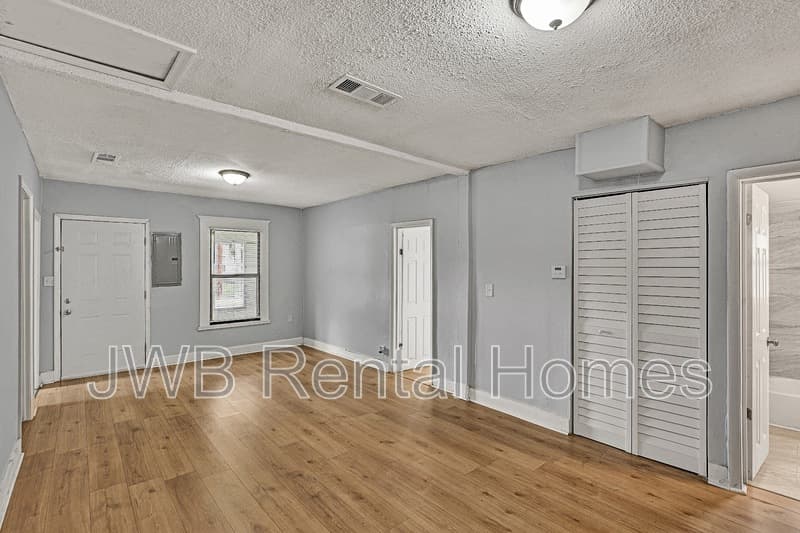 Jacksonville House: 3810 Brick Rd