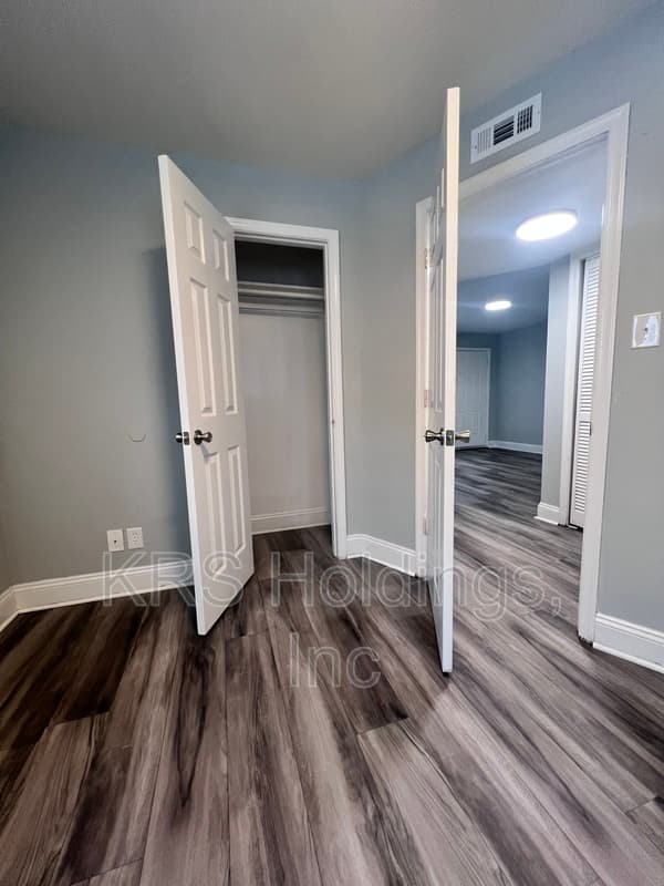Richmond Condo: 2108 Phaup St