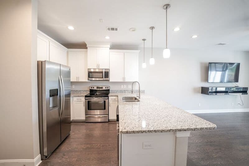 Richmond Hill House: 160 Lake Lily Drive
