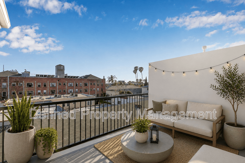 Los Angeles Condo: 1827 Wilcox Avenue Los Angeles, CA 90028