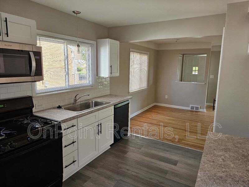 Redford Charter Township House: 26926 Dover