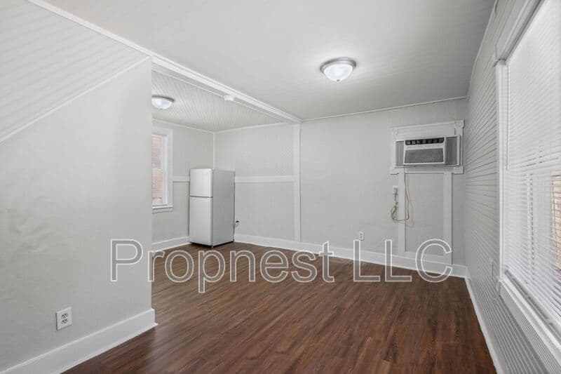 Memphis House: 1306 Carr Ave
