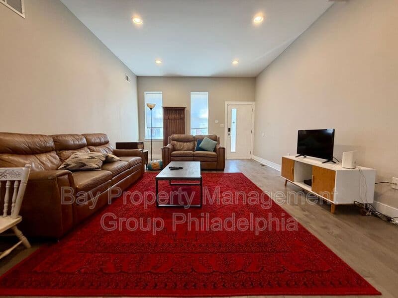Philadelphia House: 2007 E York St