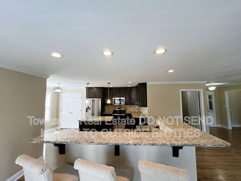 Fayetteville House: 3311 Auburn Dr
