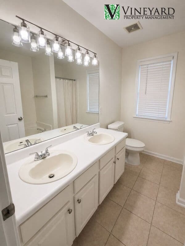 Kennesaw House: 414 Darter Drive NW