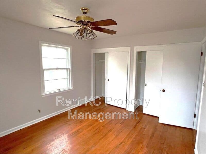 Kansas City House: 800 E 75th Terrace