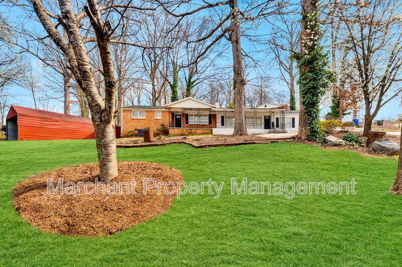 Greenville House: 17 Miracle Drive