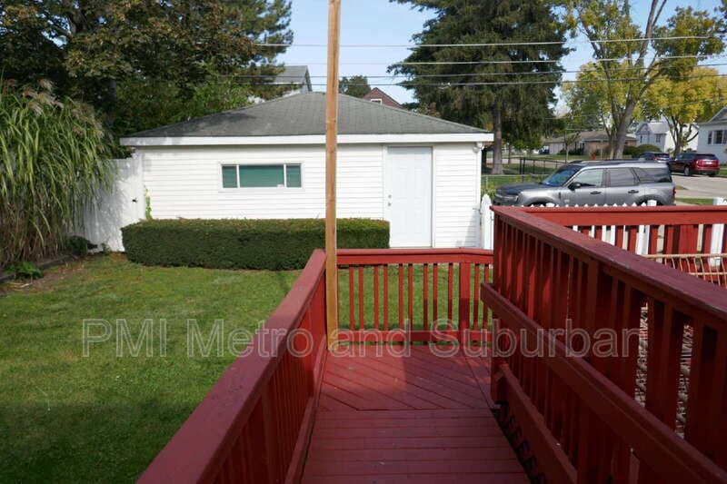 Des Plaines House: 984 Woodlawn Avenue
