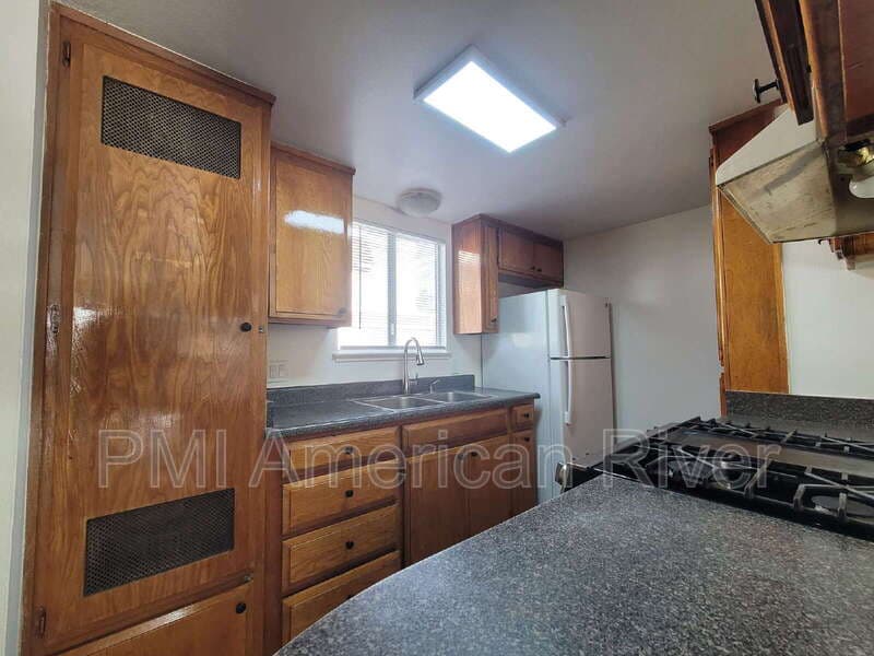 Sacramento House: 5618 Hillsdale Blvd