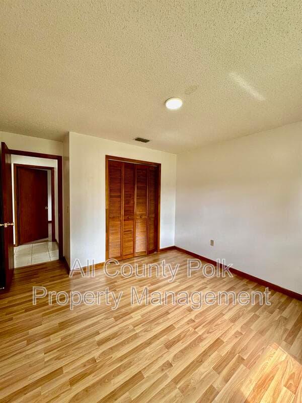 Lakeland House: 3919 Lehman Ct