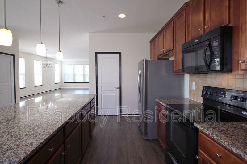 Woodbridge House: 14782 Mason Creek Cir