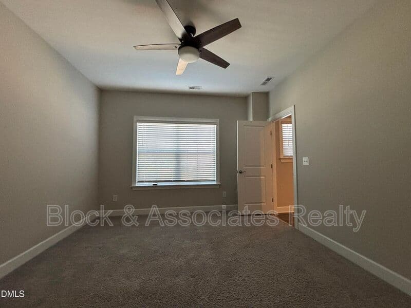 Wake Forest House: 2020 Edens Ridge