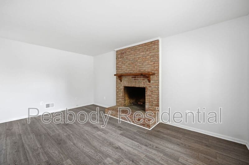Great Falls House: 10609 Oxford Ct