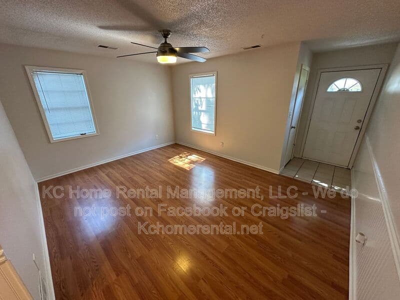 Kansas City House: 214 E 79th St