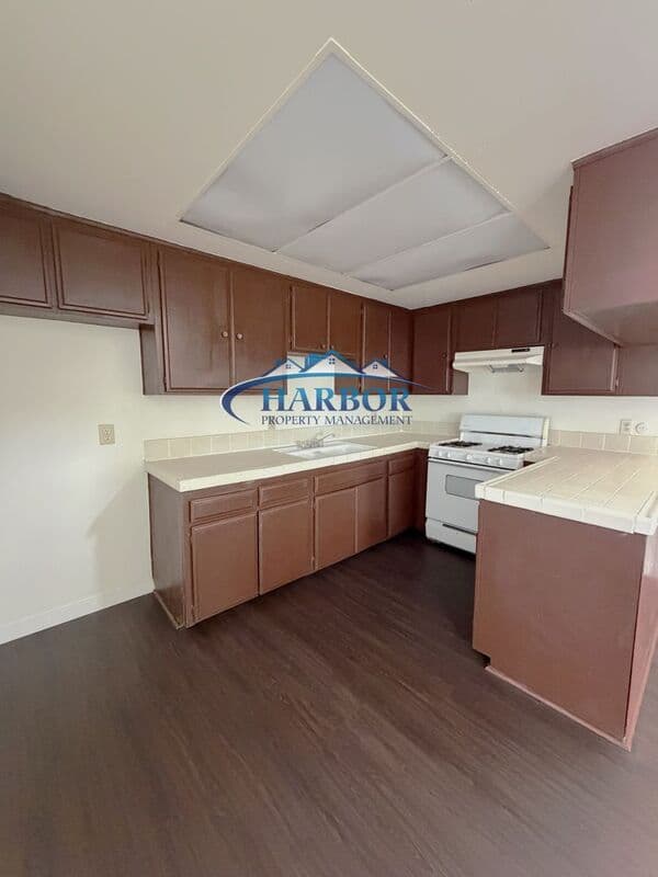 San Pedro Condo: 657 West 2nd Street