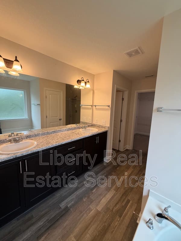 Hinesville House: 224 Whipple Ave