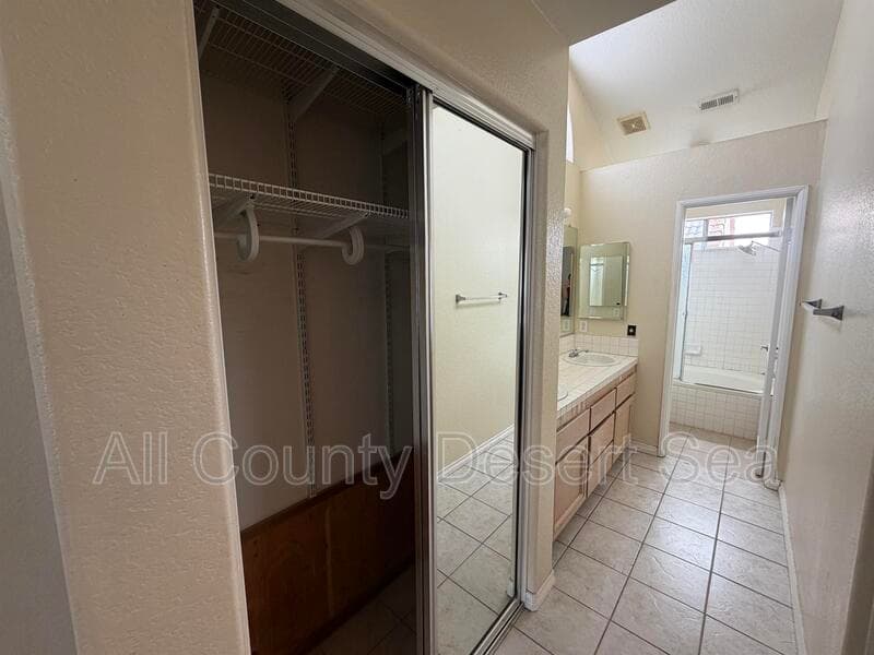 Aliso Viejo House: 12 Saint Moritz St
