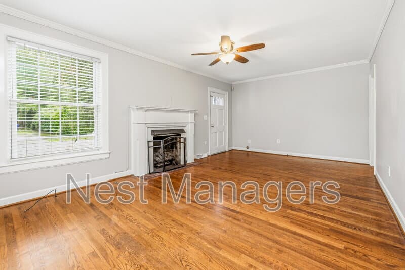 Fayetteville House: 112 Ellington Street