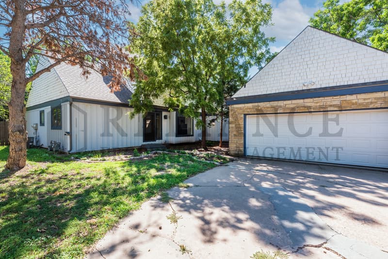 Wichita House: 7211 Bainbridge Road