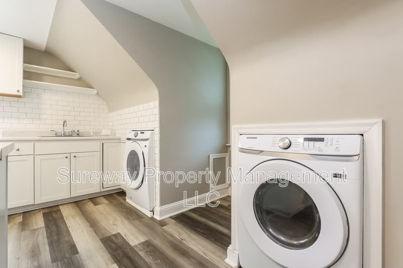 Hamilton Condo: 2009 East McGalliard Avenue