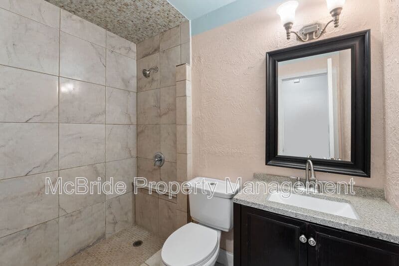 Augusta House: 2325 Cadden Road