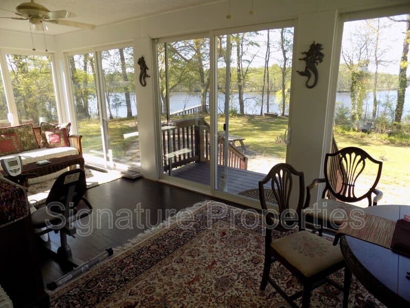 Charles City House: 7380 Graves Landing Rd