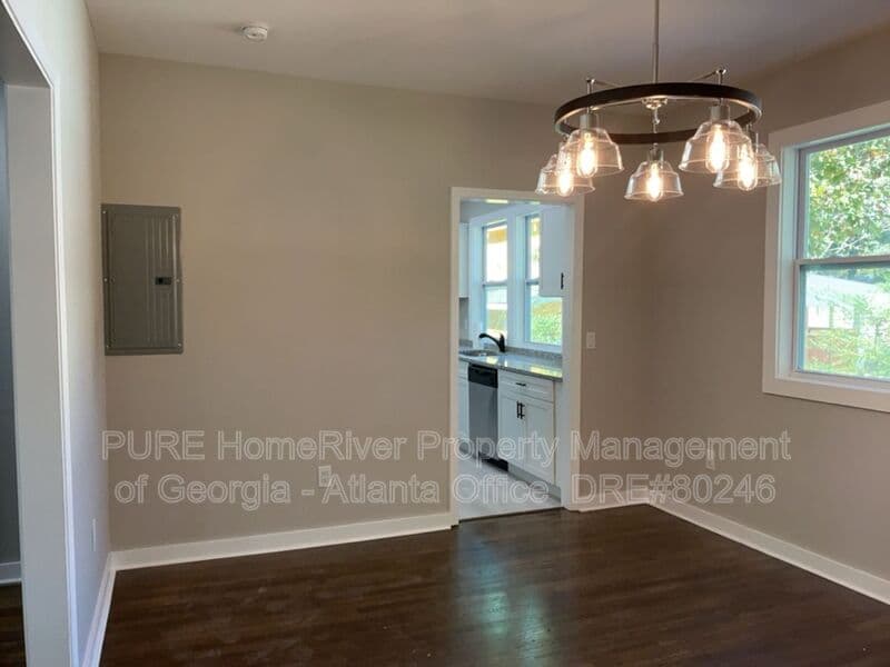 East Pt House: 2172 Ben Hill Rd