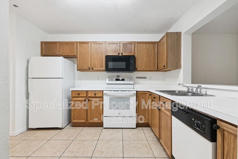 Altamonte Springs Townhome: 685 Scarlet Oak Cir