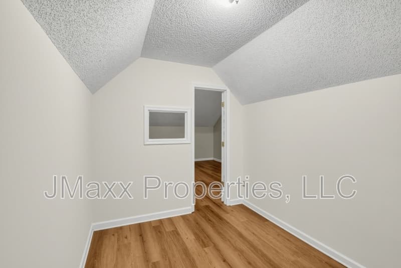 Lithonia House: 1560 Rogers Crossing Dr