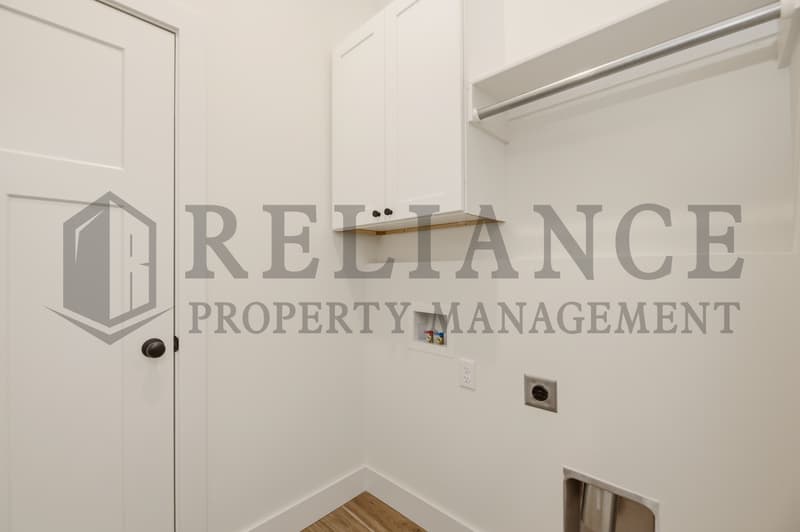 Valley Center House: 701 E Elmwood St