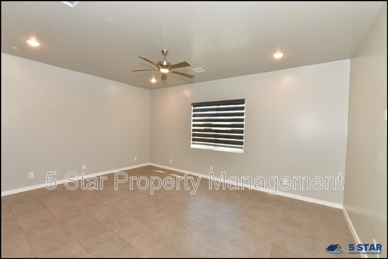 El Paso House: 2412 Tierra Lejana Pl