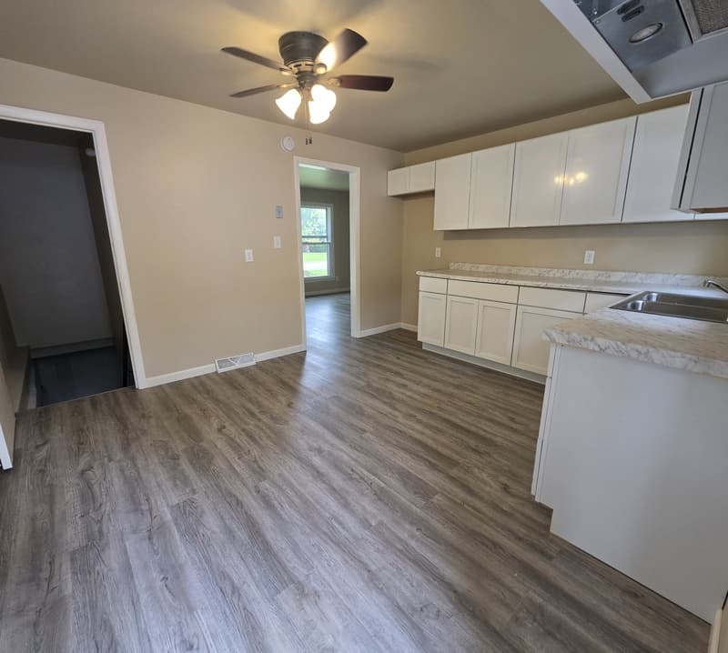 Menasha House: 1216 Meadowview Drive