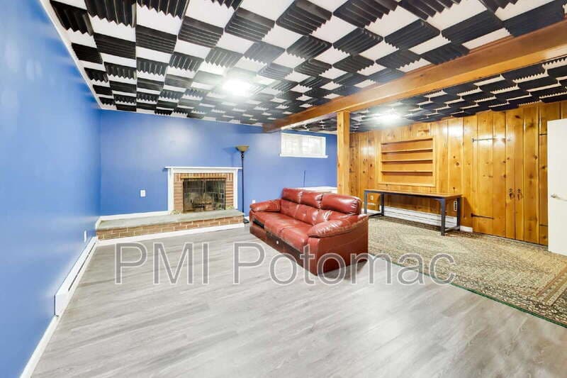 Silver Spring House: 11714 College View Drive