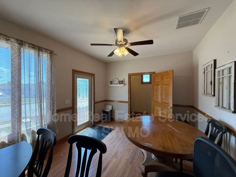 Ozark House: 5575 N 17th