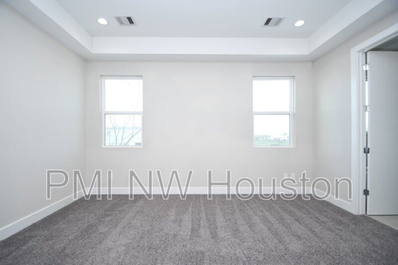 Houston House: 5904 Gardendale Dr