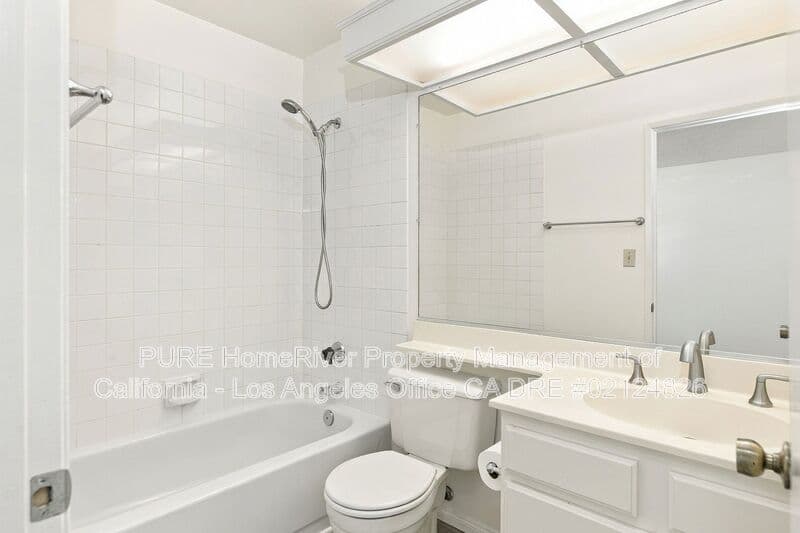 Torrance House: 2931 Plaza del Amo