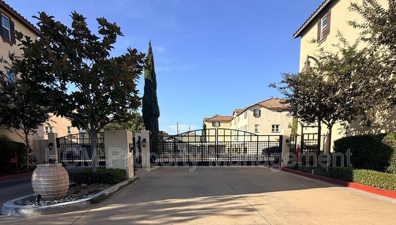 Santa Ana House: 120 S Pacific Ave