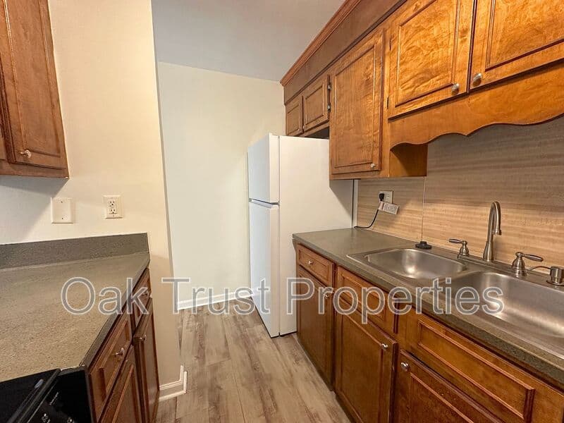 North Charleston House: 7794 McKnight Dr