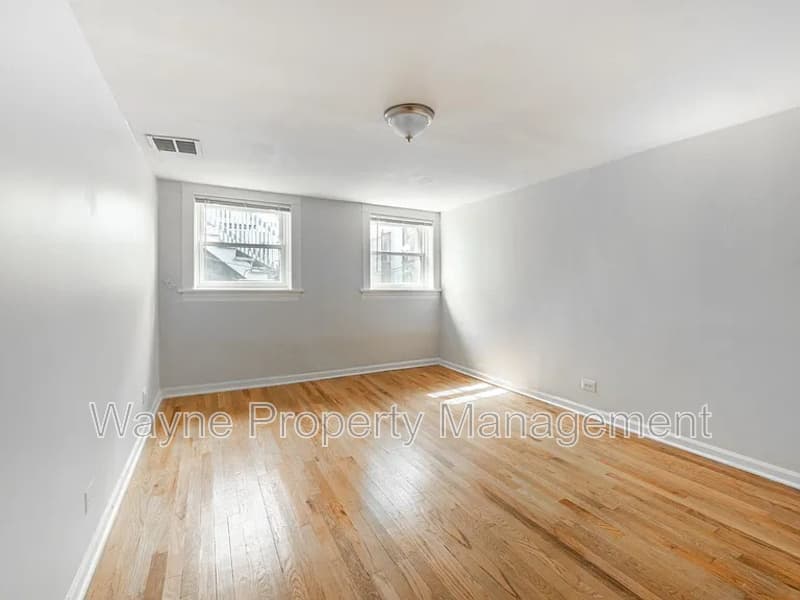 Chicago Condo: 1849 W Wellington Ave