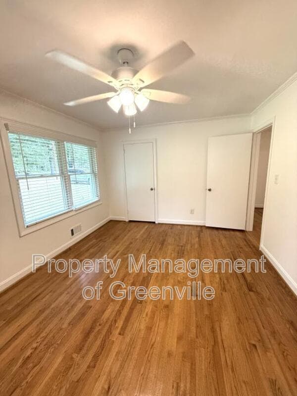 Taylors House: 205 W Lee Rd