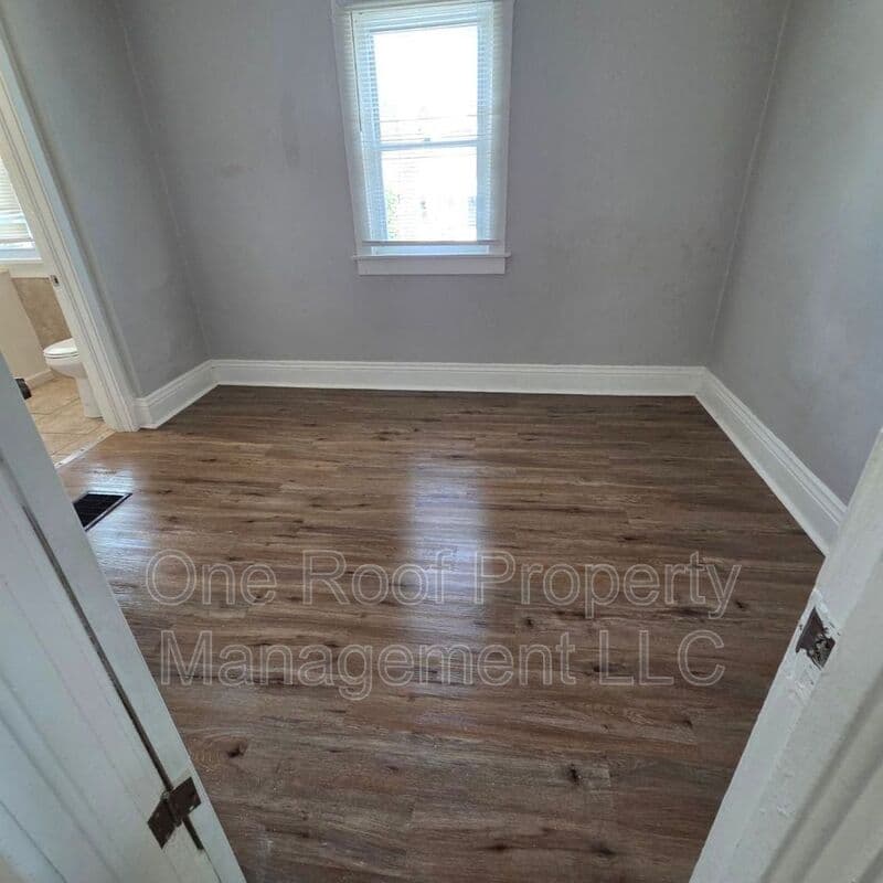 Kansas House: 447 N Lawndale Ave