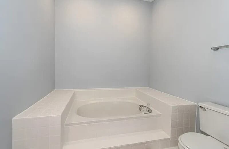 Schaumburg House: 1732 Chesapeake Ln