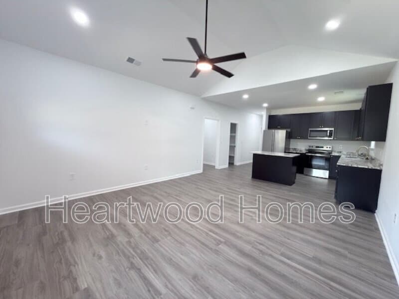 Columbia House: 212 Lincolnshire Boulevard