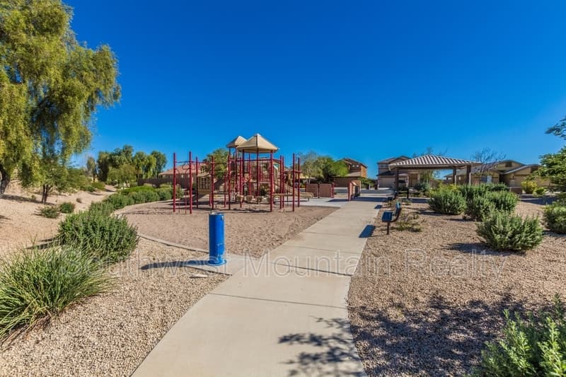 Coolidge House: 1333 W Pima Avenue