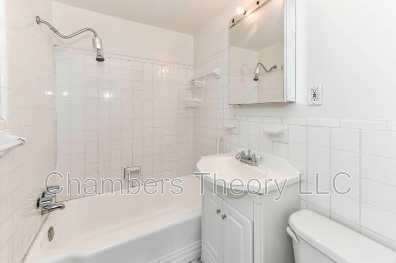 Falls Church Condo: 445 Hampton Ct