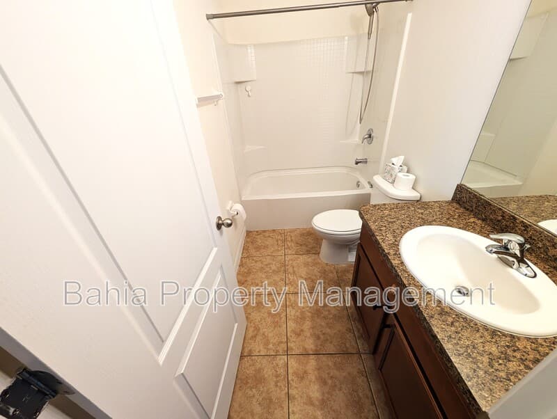 Plant City Townhome: 803 Ashentree Dr