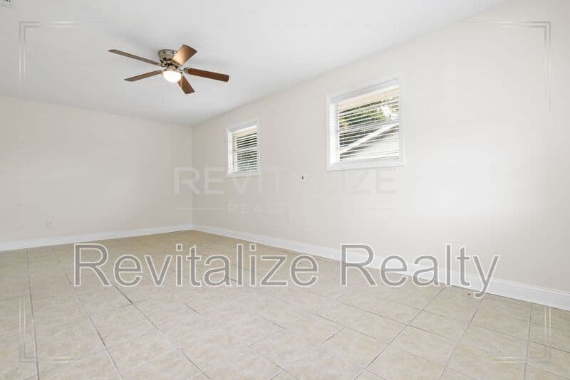 Gulfport House: 2531 W David Drive