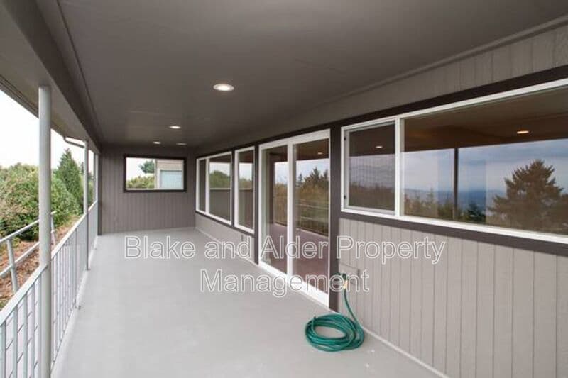 Portland House: 4330 SW Council Crest Dr