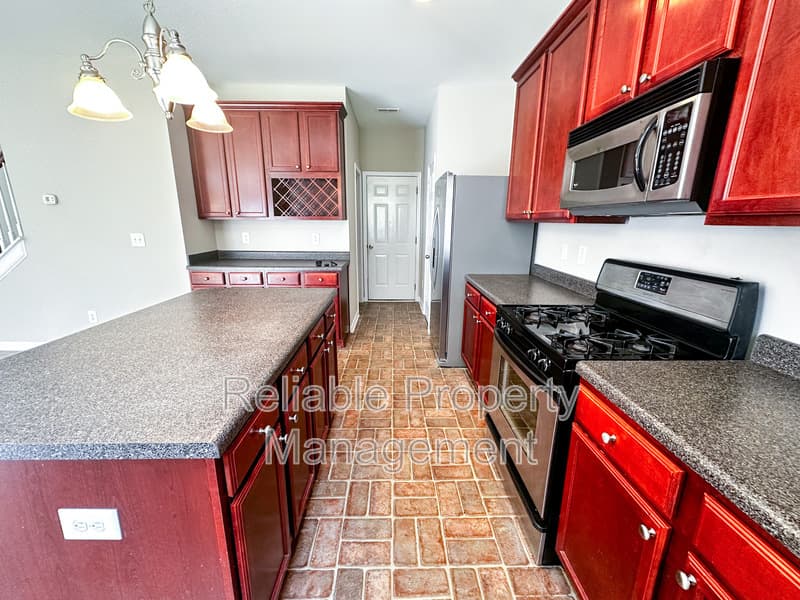 Clayton House: 136 Smart Ct
