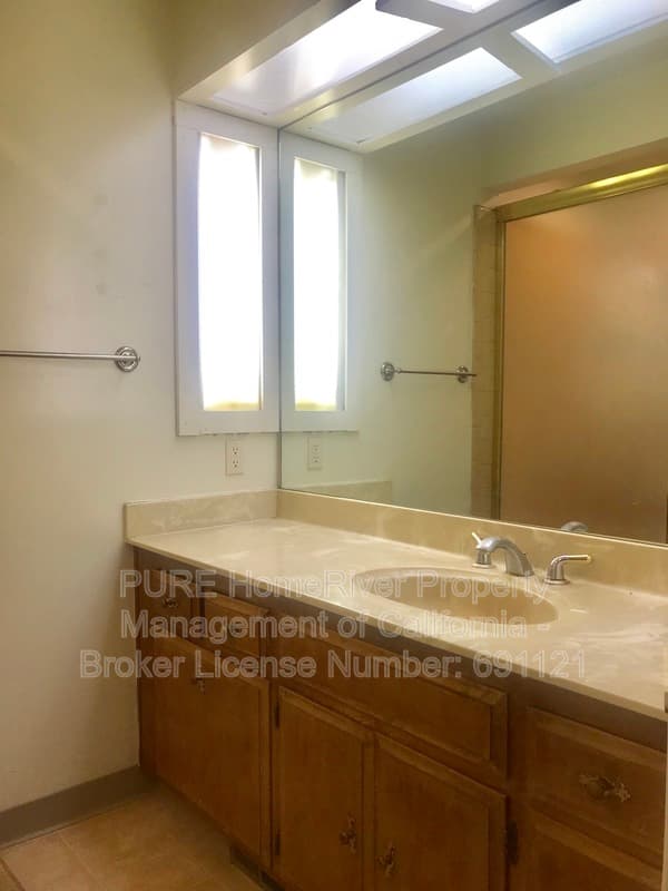 Sacramento House: 314 23rd St